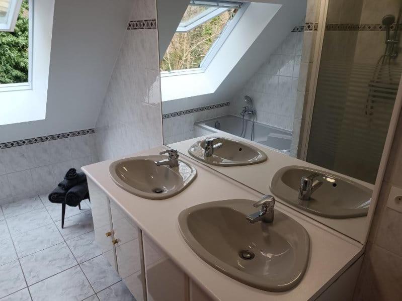 La Fontaine Aux Enfants - Gr5 - Chambre Avec Sdb Privee Abreschviller Exterior photo